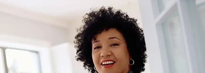 real estate agent greeting at front door part 01